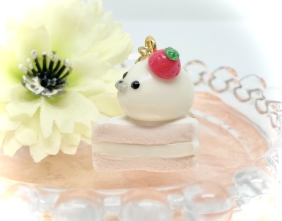 画像有り- 33 あざらし苺ショートケーキのバッグチャームキーホルダー