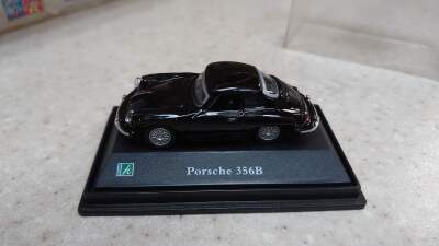 画像有り- ミニカーPorsche 356B ケース付き!