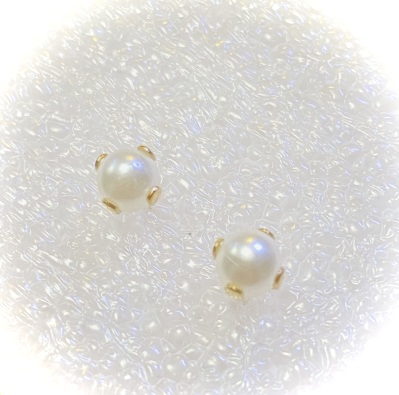 画像有り- ★新品 パール風ピアス 両耳用★