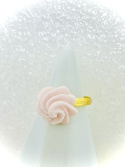 画像有り- ★ホイップクリームのリング 指輪 苺★