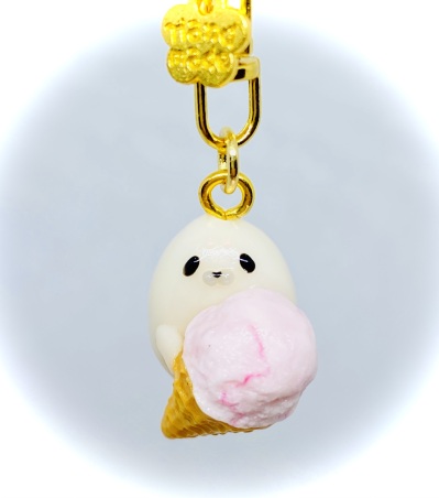 画像有り- 62 アザラシとアイスクリームのバッグチャームキーホルダー